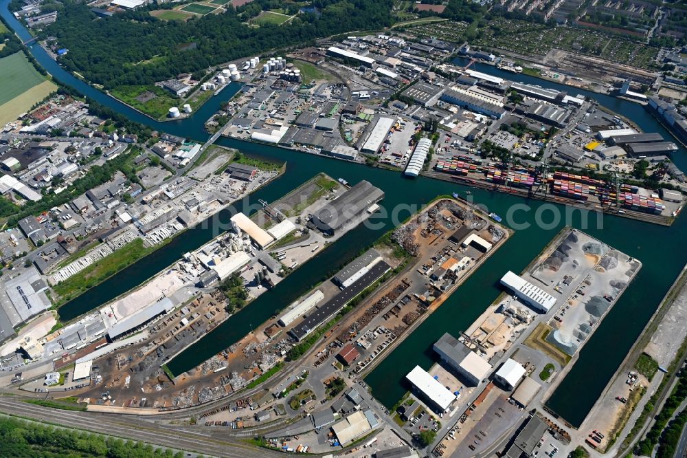 Aerial image Dortmund - Quays and boat moorings at the port of the inland port Dortmunder Hafen AG on Speicherstrasse in Dortmund at Ruhrgebiet in the state North Rhine-Westphalia, Germany
