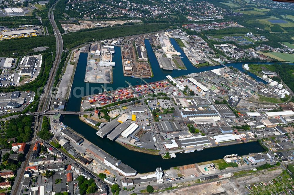 Dortmund from above - Quays and boat moorings at the port of the inland port Dortmunder Hafen AG on Speicherstrasse in Dortmund at Ruhrgebiet in the state North Rhine-Westphalia, Germany