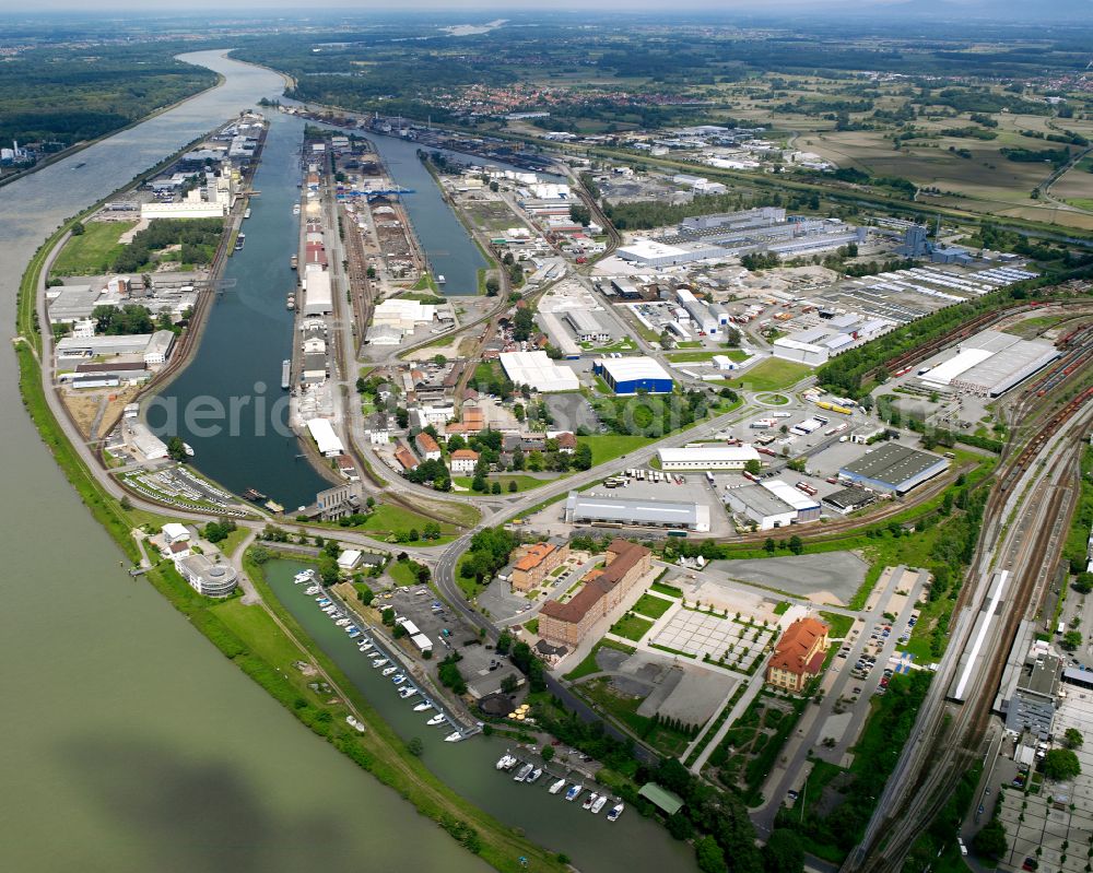 Kehl from the bird's eye view: Quays and boat moorings at the port of the inland port and Industriegebiet in Kehl in the state Baden-Wurttemberg, Germany