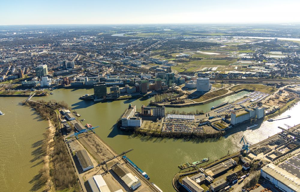Düsseldorf from above - Quays and boat moorings at the port of the inland port of the Rhine river in Duesseldorf at Ruhrgebiet in the state North Rhine-Westphalia, Germany
