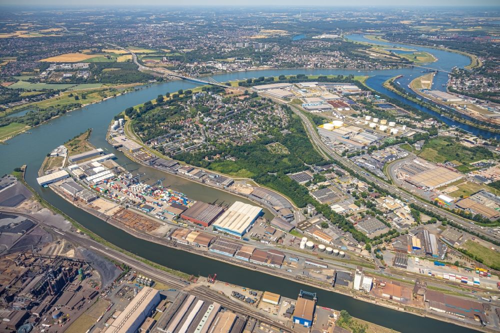 Aerial image Duisburg - Quays and boat moorings at the port of the inland port on Rhein in Duisburg in the state North Rhine-Westphalia, Germany