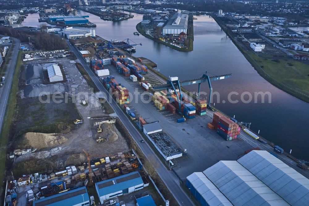 Aerial image Karlsruhe - Quays and boat moorings at the port of the inland port Rhein in Karlsruhe in the state Baden-Wurttemberg, Germany