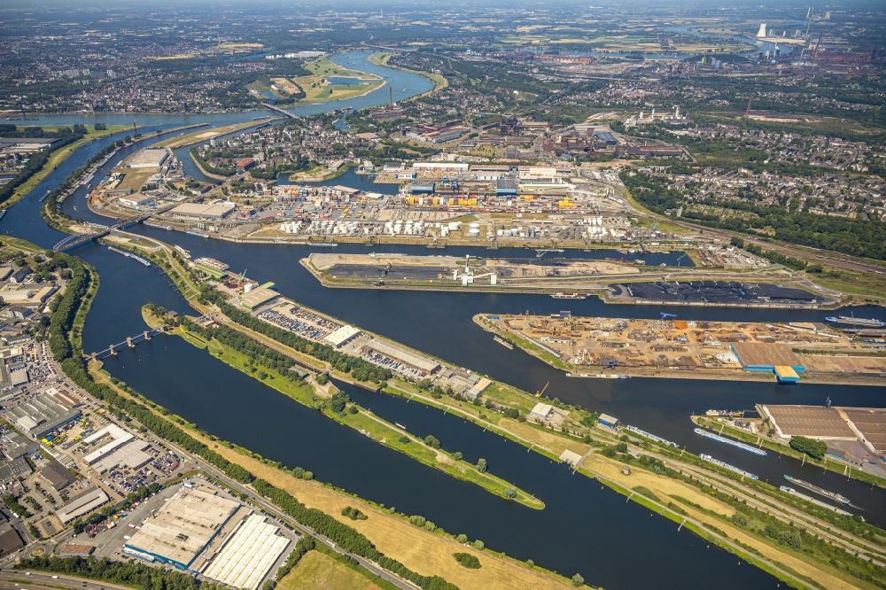 Duisburg from above - Quays and boat moorings at the port of the inland port on Rhein and on Ruhr in the district Ruhrort in Duisburg in the state North Rhine-Westphalia, Germany