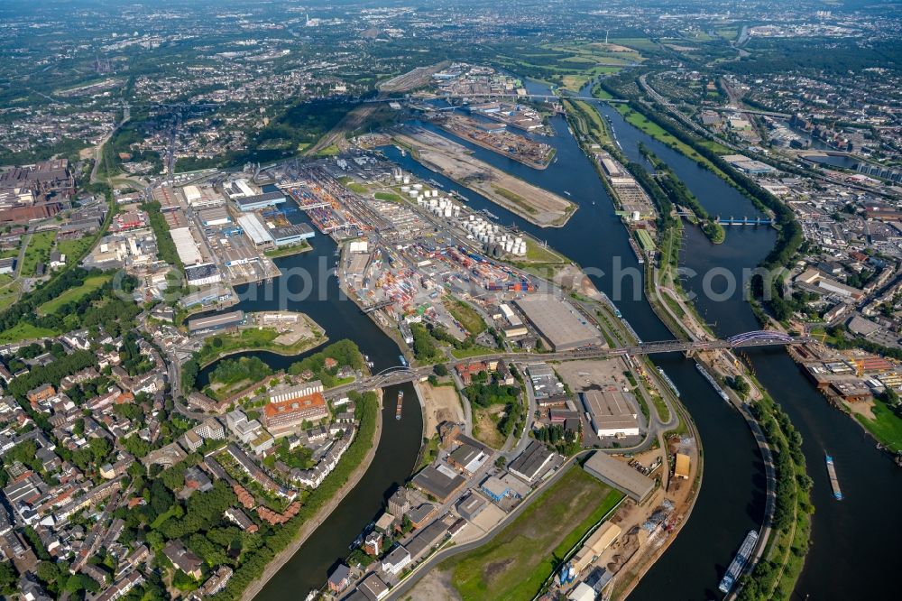 Aerial photograph Duisburg - Quays and boat moorings at the port of the inland port on Rhein and on Ruhr in the district Ruhrort in Duisburg at Ruhrgebiet in the state North Rhine-Westphalia, Germany