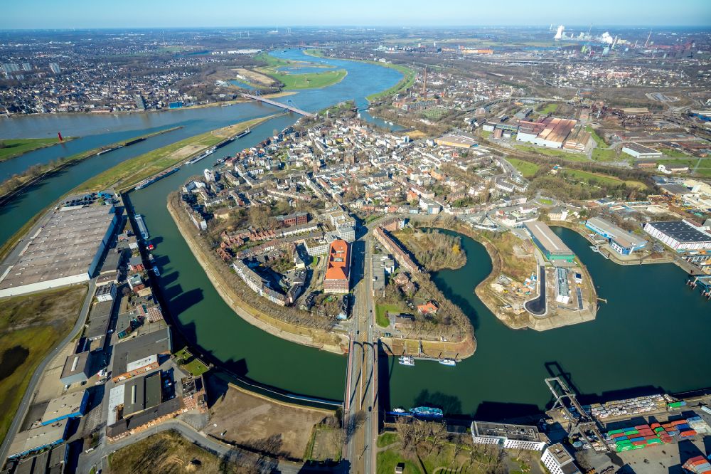 Duisburg from above - Quays and boat moorings at the port of the inland port on Rhein and on Ruhr in the district Ruhrort in Duisburg at Ruhrgebiet in the state North Rhine-Westphalia, Germany