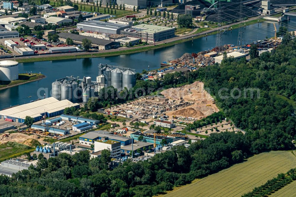 Aerial photograph Karlsruhe - Quays and boat moorings at the port of the inland port Rheinhafen in Karlsruhe in the state Baden-Wuerttemberg, Germany