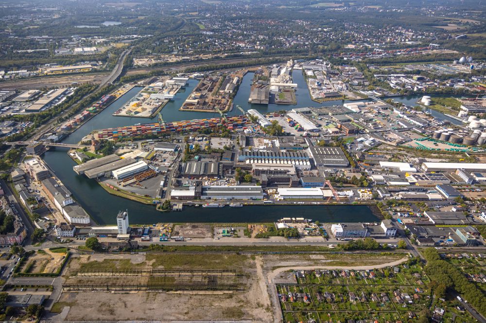 Dortmund from above - Quays and boat moorings at the port of the inland port on Speicherstrasse in the district Hafen in Dortmund at Ruhrgebiet in the state North Rhine-Westphalia, Germany