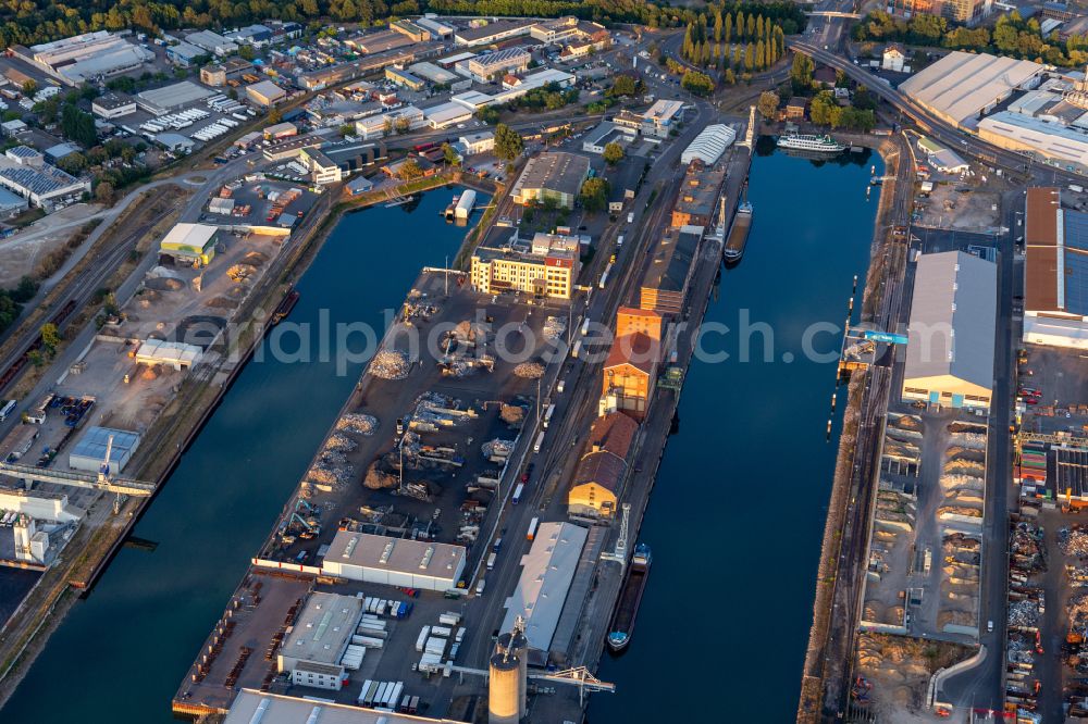 Karlsruhe from the bird's eye view: Quays and boat moorings at the port of the inland port Rheinhafen Muehlburg on street Hansastrasse in Karlsruhe in the state Baden-Wurttemberg, Germany