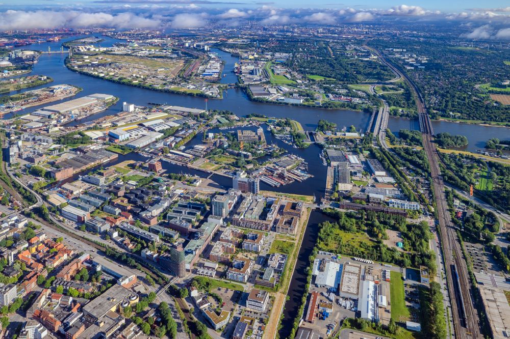 Aerial photograph Hamburg - Quays and boat moorings at the port of the inland port Seehafen 1 to 4 on the southern Elbe in the district Harburg in Hamburg, Germany