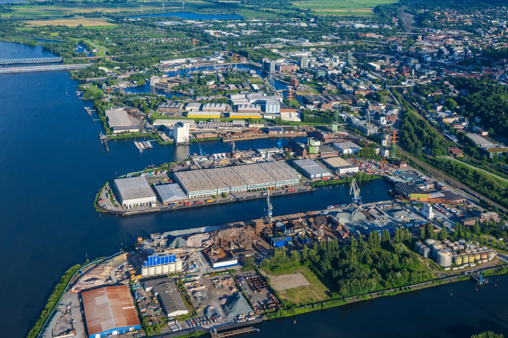 Aerial image Hamburg - Quays and boat moorings at the port of the inland port Seehafen 1 to 4 on the southern Elbe in the district Harburg in Hamburg, Germany