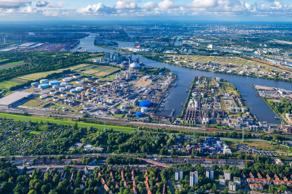 Hamburg from above - Quays and boat moorings at the port of the inland port Seehafen 1 to 4 on the southern Elbe in the district Harburg in Hamburg, Germany