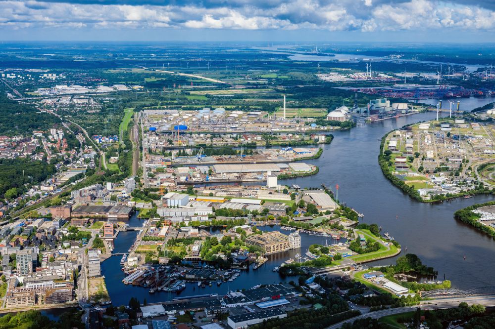 Aerial photograph Hamburg - Quays and boat moorings at the port of the inland port Seehafen 1 to 4 on the southern Elbe in the district Harburg in Hamburg, Germany