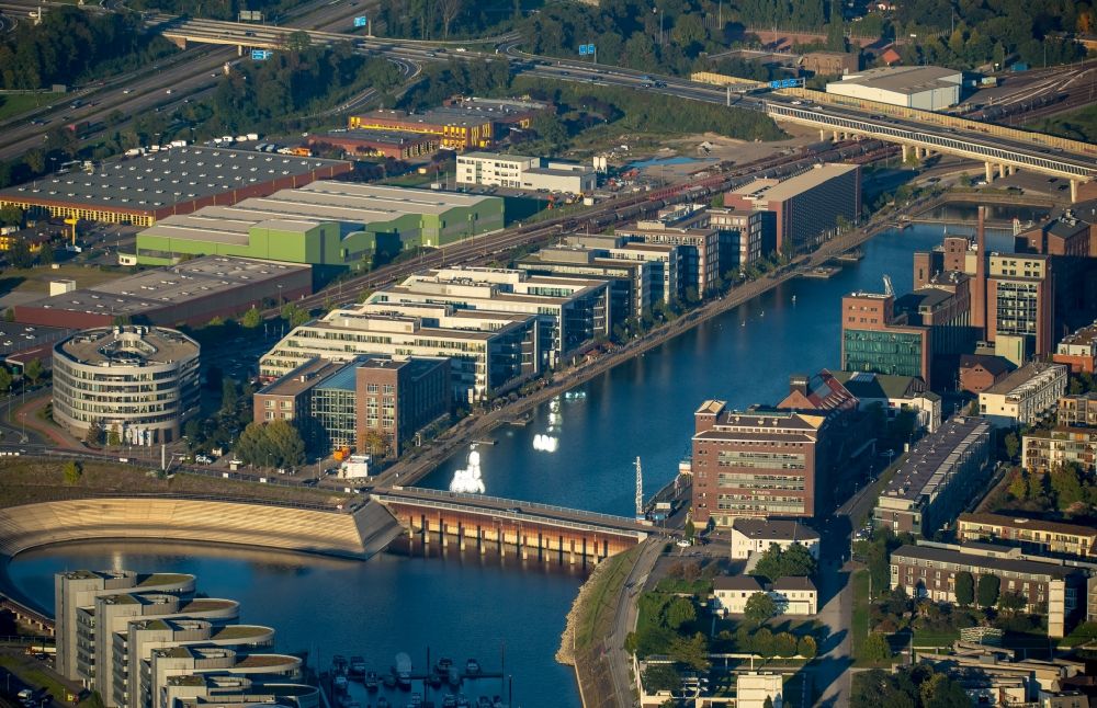 Aerial photograph Duisburg - Wharves and piers with ship loading terminals in the inner harbor on the Ruhr river in Duisburg in the state North Rhine-Westphalia