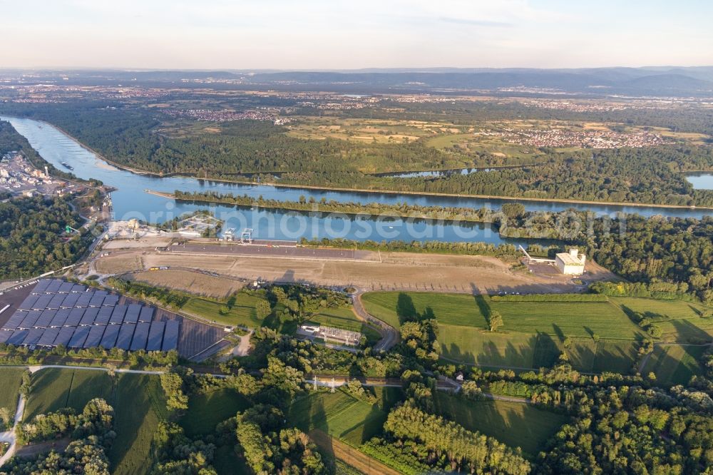 Aerial image Lauterbourg - Wharves and piers with ship loading terminals in the new inner harbor at the Rhine river in Lauterbourg in Grand Est, France