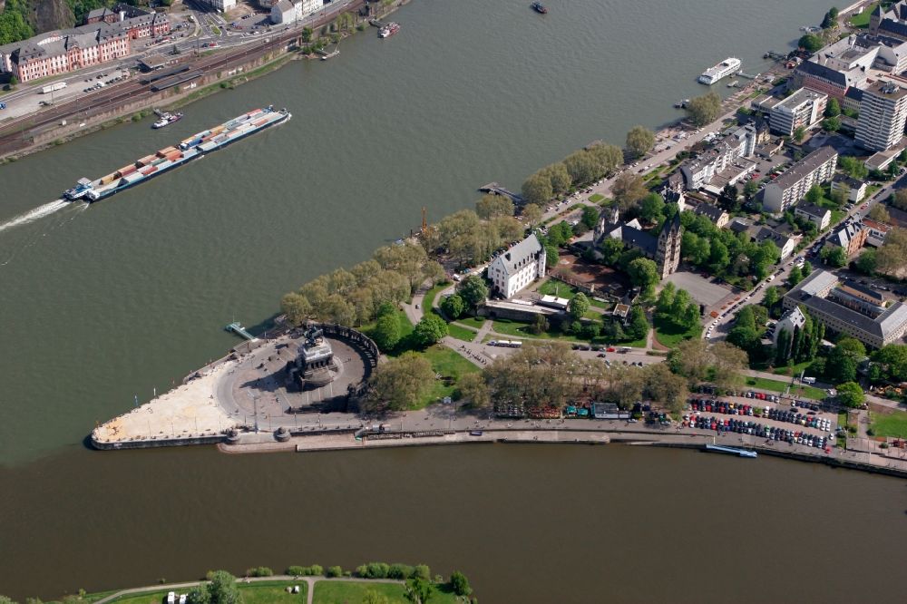 Aerial image Koblenz - Kaiser Wilhelm I. monument at the confluence of the Rhine and Mosel in Koblenz in Rhineland-Palatinate
