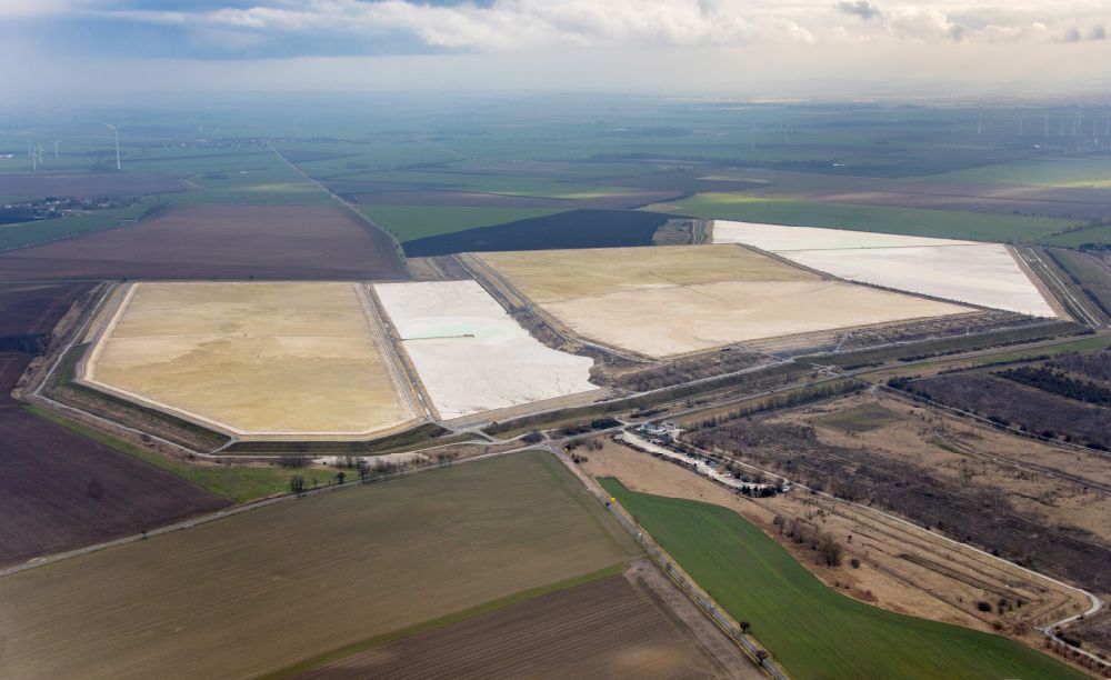 Aerial photograph Nienburg (Saale) - Limestone ponds and sewage treatment plant tank of FA. Solvay in Nienburg (Saale) in Saxony-Anhalt to the introduction of lime sludge from the production of soda