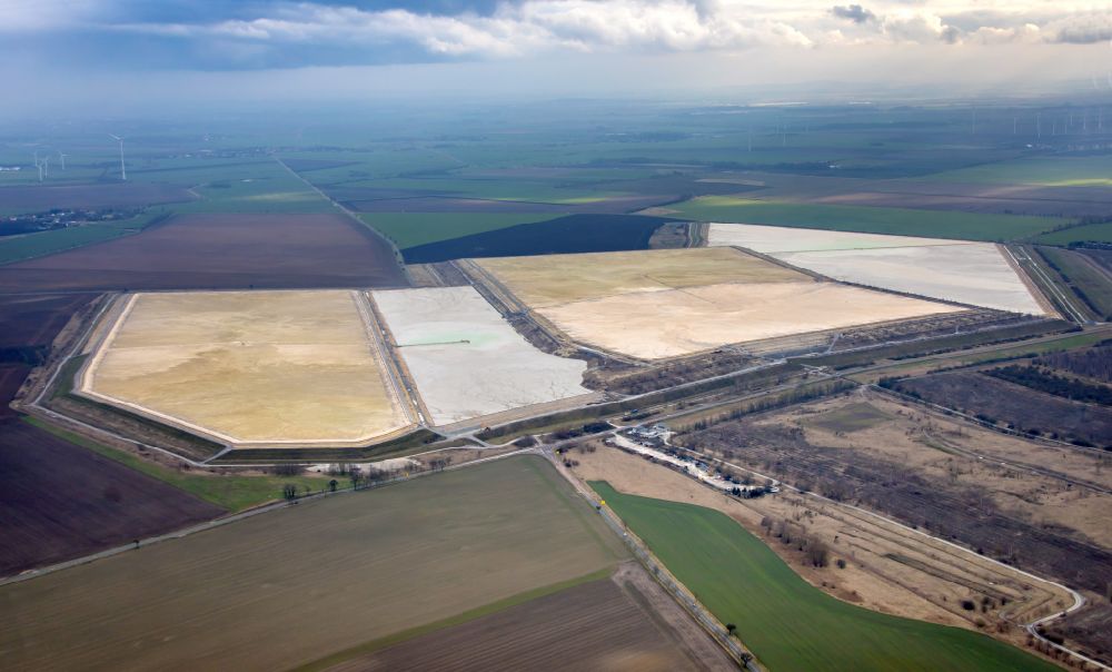 Nienburg (Saale) from the bird's eye view: Limestone ponds and sewage treatment plant tank of FA. Solvay in Nienburg (Saale) in Saxony-Anhalt to the introduction of lime sludge from the production of soda