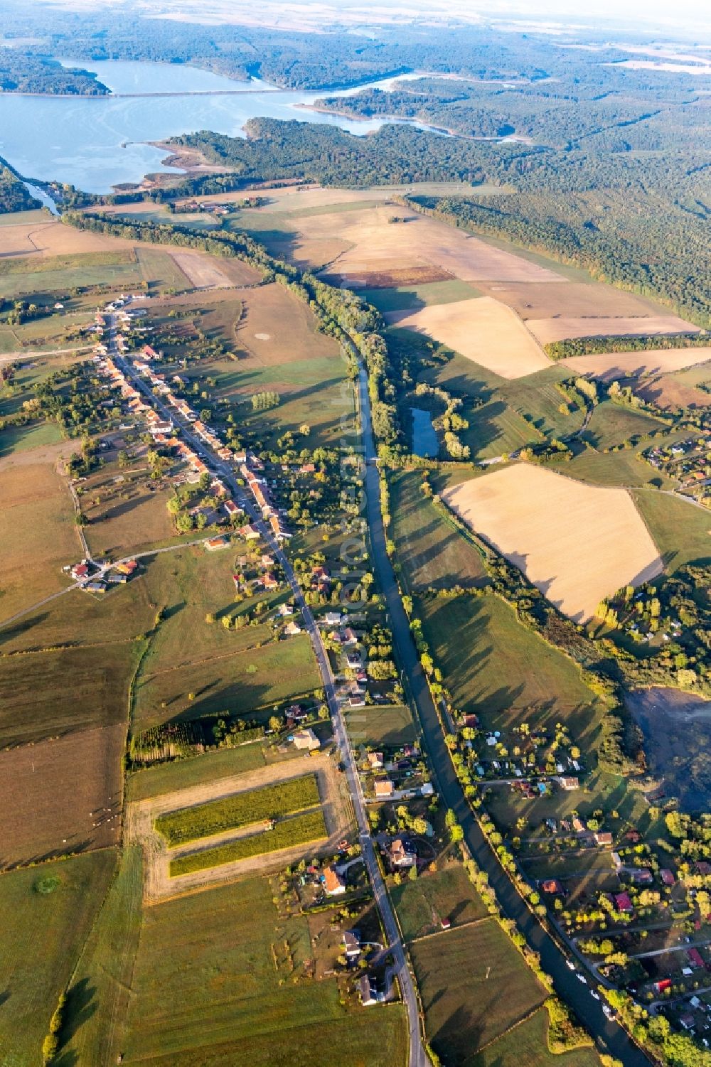 Aerial image Diane-Capelle - Canal course and shore areas of the connecting canal Canal of HouliA?res de la Sarre in Diane-Capelle in Grand Est, France
