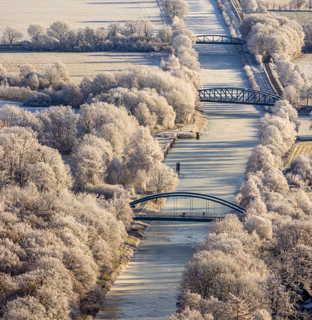 Aerial photograph Hamm - Canal course and shore areas of the connecting canal Lippe in the district Heessen in Hamm at Ruhrgebiet in the state North Rhine-Westphalia, Germany