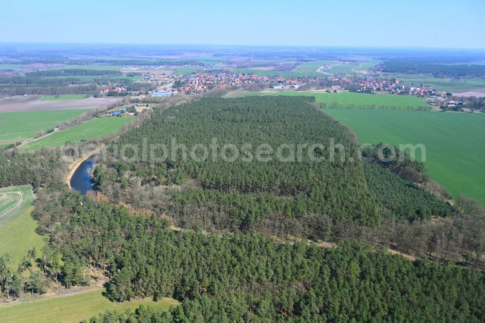 Eldena from the bird's eye view: Canal course and shore areas of the connecting canal MEW Mueritz-Elde-Wasserstrasse in Eldena in the state Mecklenburg - Western Pomerania, Germany
