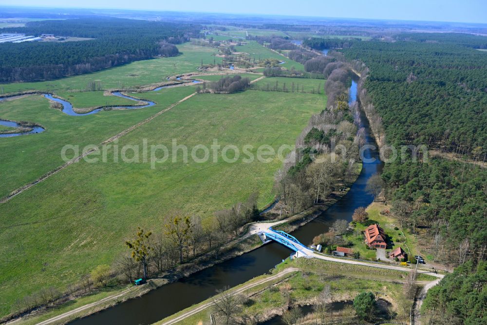 Aerial photograph Fresenbrügge - Canal course and shore areas of the connecting canal MEW Mueritz-Elde-Wasserstrasse in Fresenbruegge in the state Mecklenburg - Western Pomerania, Germany