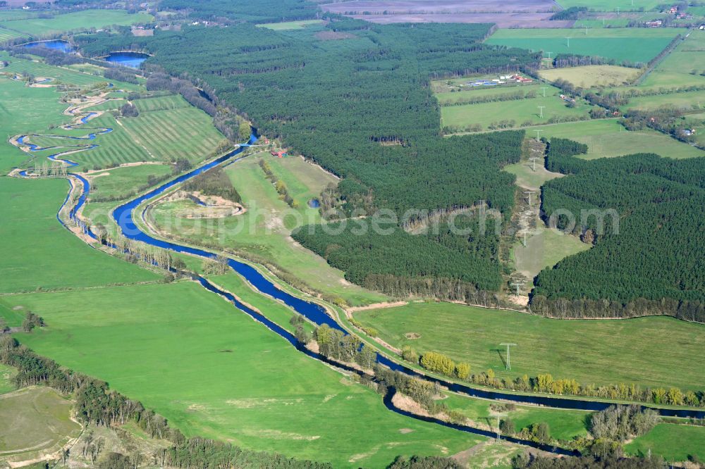 Wanzlitz from the bird's eye view: Canal course and shore areas of the connecting canal MEW Mueritz-Elde-Wasserstrasse in Wanzlitz in the state Mecklenburg - Western Pomerania, Germany