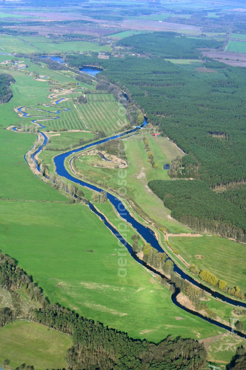 Aerial image Wanzlitz - Canal course and shore areas of the connecting canal MEW Mueritz-Elde-Wasserstrasse in Wanzlitz in the state Mecklenburg - Western Pomerania, Germany
