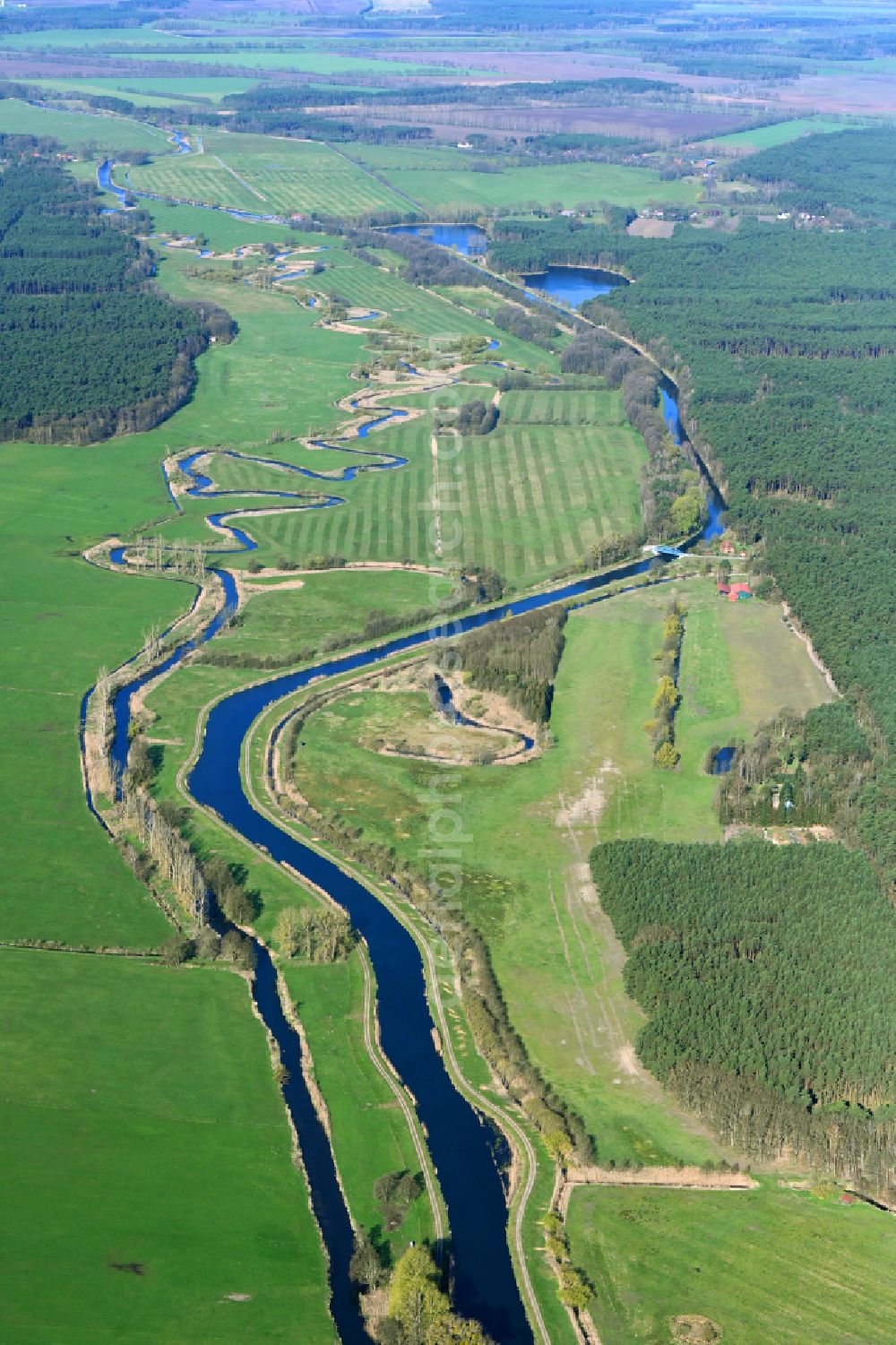 Aerial photograph Wanzlitz - Canal course and shore areas of the connecting canal MEW Mueritz-Elde-Wasserstrasse in Wanzlitz in the state Mecklenburg - Western Pomerania, Germany