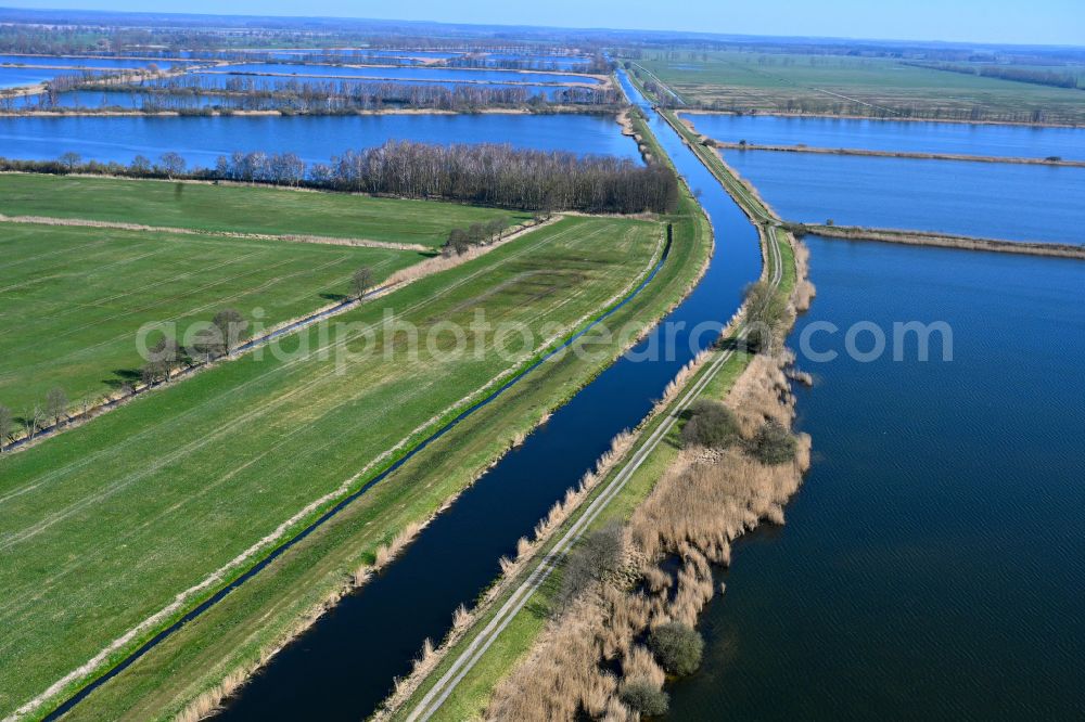 Aerial photograph Lewitz - Canal course and shore areas of the connecting canal Mueritz-Elde-Wasserstrasse in Lewitz in the state Mecklenburg - Western Pomerania, Germany