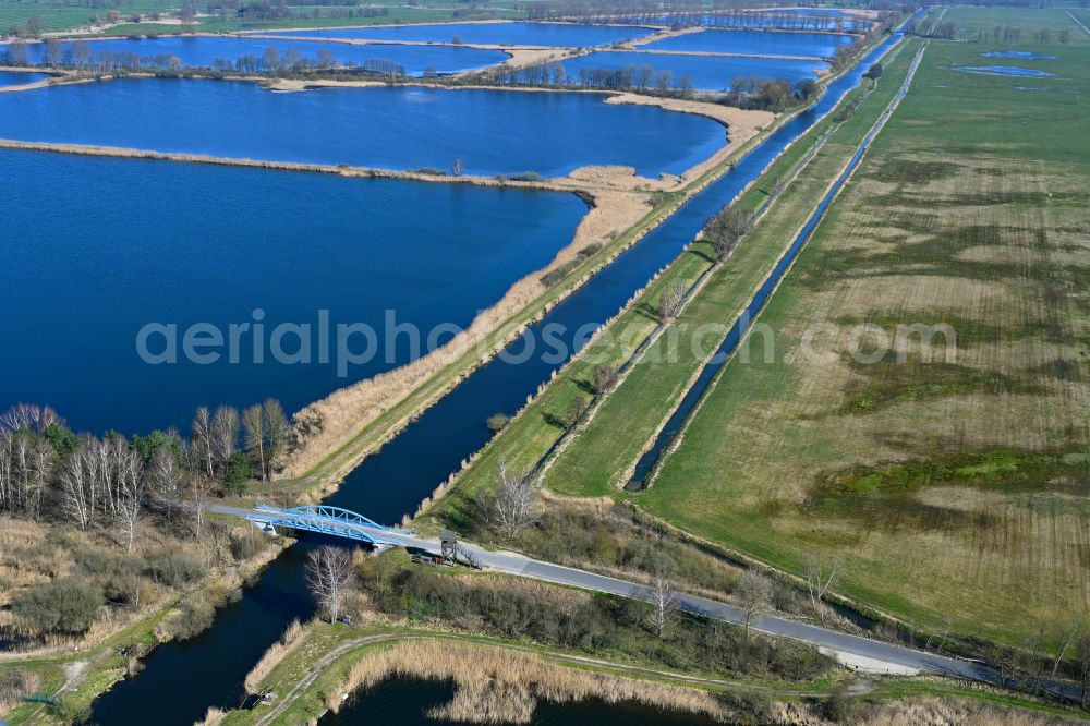 Aerial image Lewitz - Canal course and shore areas of the connecting canal Mueritz-Elde-Wasserstrasse in Lewitz in the state Mecklenburg - Western Pomerania, Germany