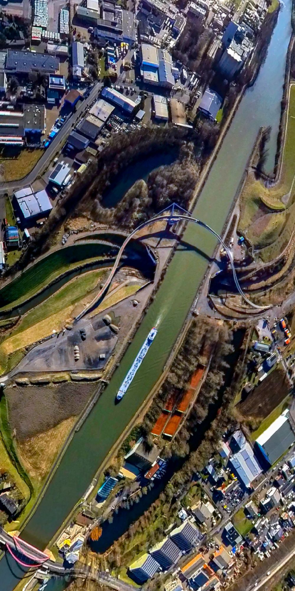 Aerial photograph Habinghorst - Canal course and shore areas of the connecting canal Rhine-Herne Canal in Habinghorst at Ruhrgebiet in the state North Rhine-Westphalia, Germany