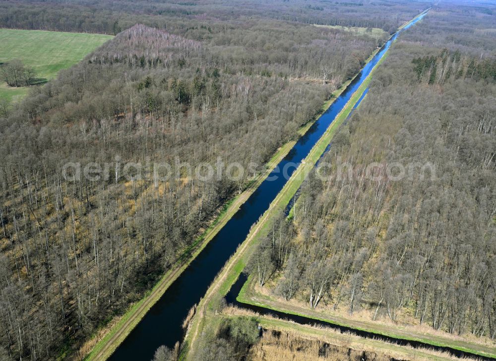 Aerial image Göhren - Canal course and shore areas of the connecting canal Stoerwasserstrasse in Goehren in the state Mecklenburg - Western Pomerania, Germany