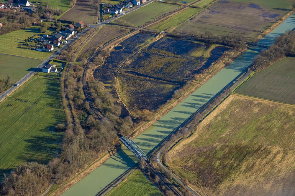 Hamm from above - Channel flow and river banks of the waterway shipping Datteln-Hamm-Kanal in the district Norddinker in Hamm in the state North Rhine-Westphalia, Germany