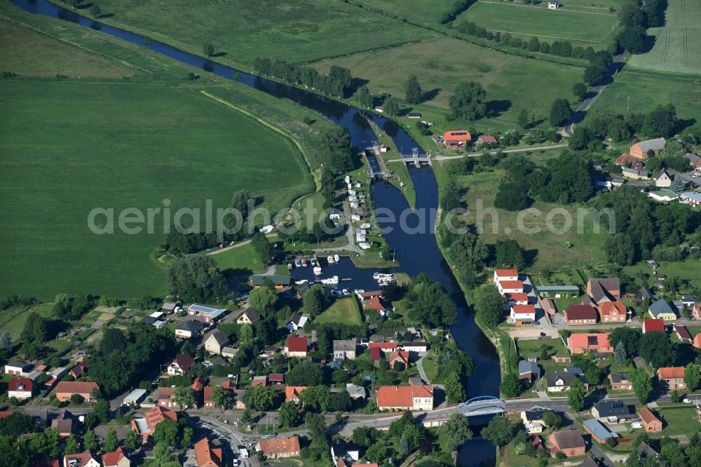 Aerial photograph Eldena - Channel flow and river banks of the waterway shipping MEW Mueritz-Elde-Wasserstrasse in Eldena in the state Mecklenburg - Western Pomerania, Germany