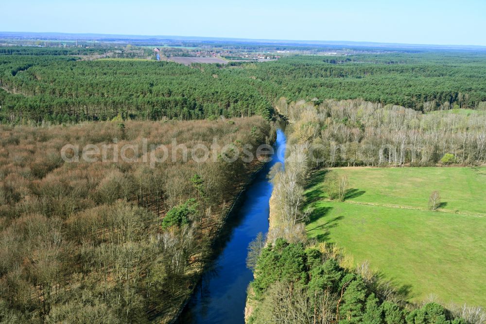 Neu Kaliß from the bird's eye view: Channel flow and river banks of the waterway shipping MEW Mueritz-Elde-Wasserstrasse in Neu Kaliss in the state Mecklenburg - Western Pomerania, Germany