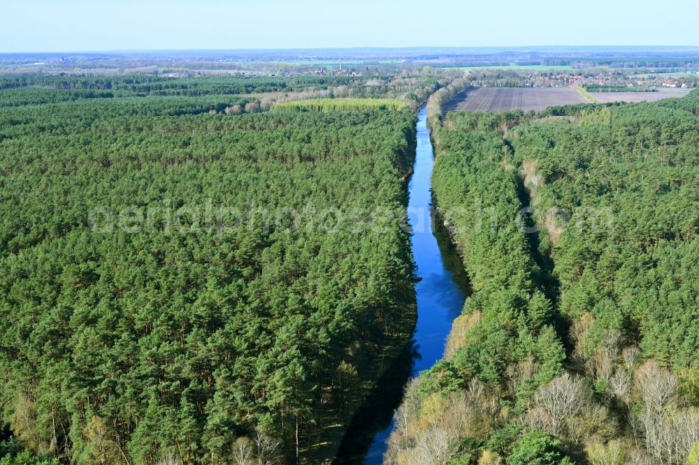 Aerial photograph Neu Kaliß - Channel flow and river banks of the waterway shipping MEW Mueritz-Elde-Wasserstrasse in Neu Kaliss in the state Mecklenburg - Western Pomerania, Germany