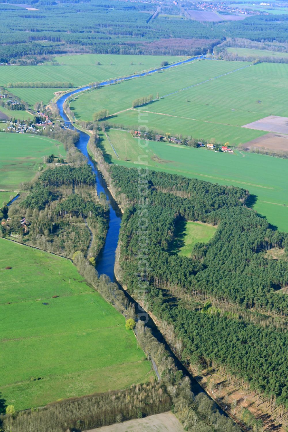 Aerial photograph Stuck - Channel flow and river banks of the waterway shipping MEW Mueritz-Elde-Wasserstrasse in Stuck in the state Mecklenburg - Western Pomerania, Germany