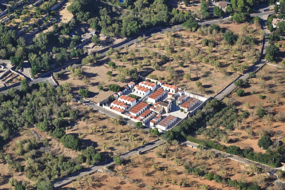 Aerial photograph Inca - Chapel - burial hall and chamber tombs at the grounds of a cemetery at Inca Mallorca in Balearic Islands, Spain