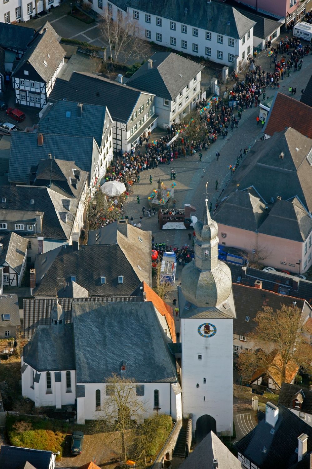 Aerial photograph Arnsberg - View of a carnival procession in Arnsberg in the state North Rhine-Westphalia