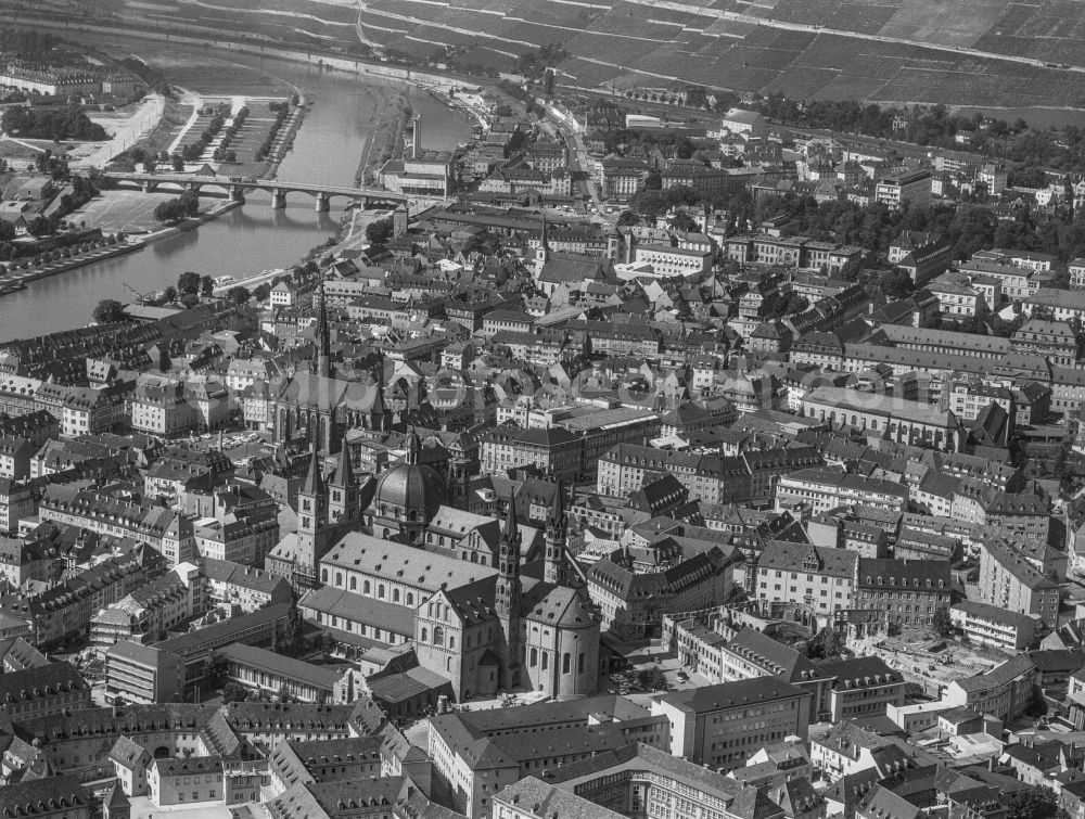 Aerial image Würzburg - Church building of the cathedral of in the Altstadt on street Domstrasse in Wuerzburg in the state Bavaria, Germany