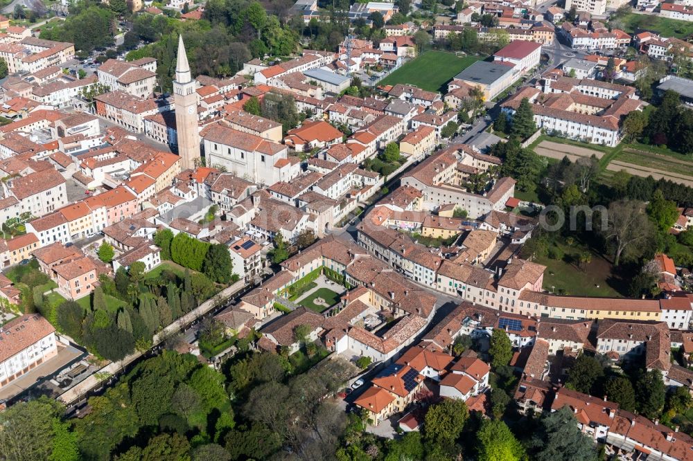 Aerial photograph San Vito al Tagliamento - Church building of the cathedral of Duomo di San Vito Al Tagliamento in San Vito al Tagliamento in Friuli-Venezia Giulia, Italy