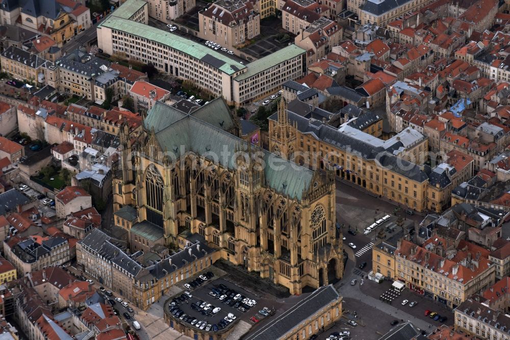 Aerial photograph Metz - Church building of the cathedral of Metz Cathedral am Place d'Armes in Metz in Alsace-Champagne-Ardenne-Lorraine, France