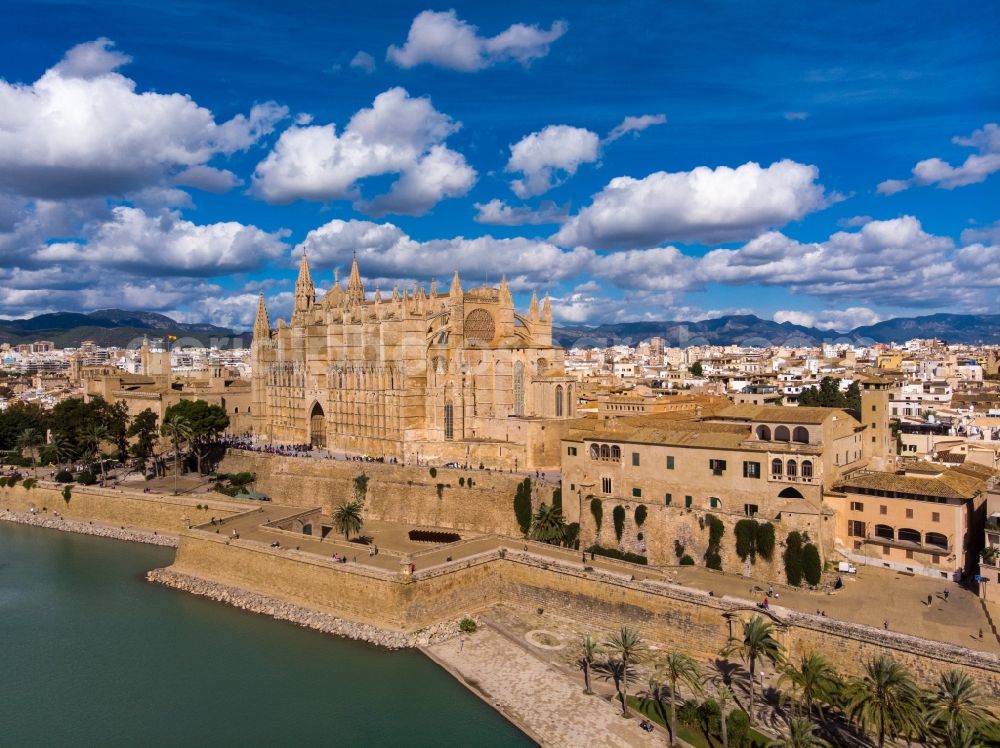 Aerial photograph Palma - Church building of the cathedral of on Placa de la Seu in Palma in Balearic island of Mallorca, Spain