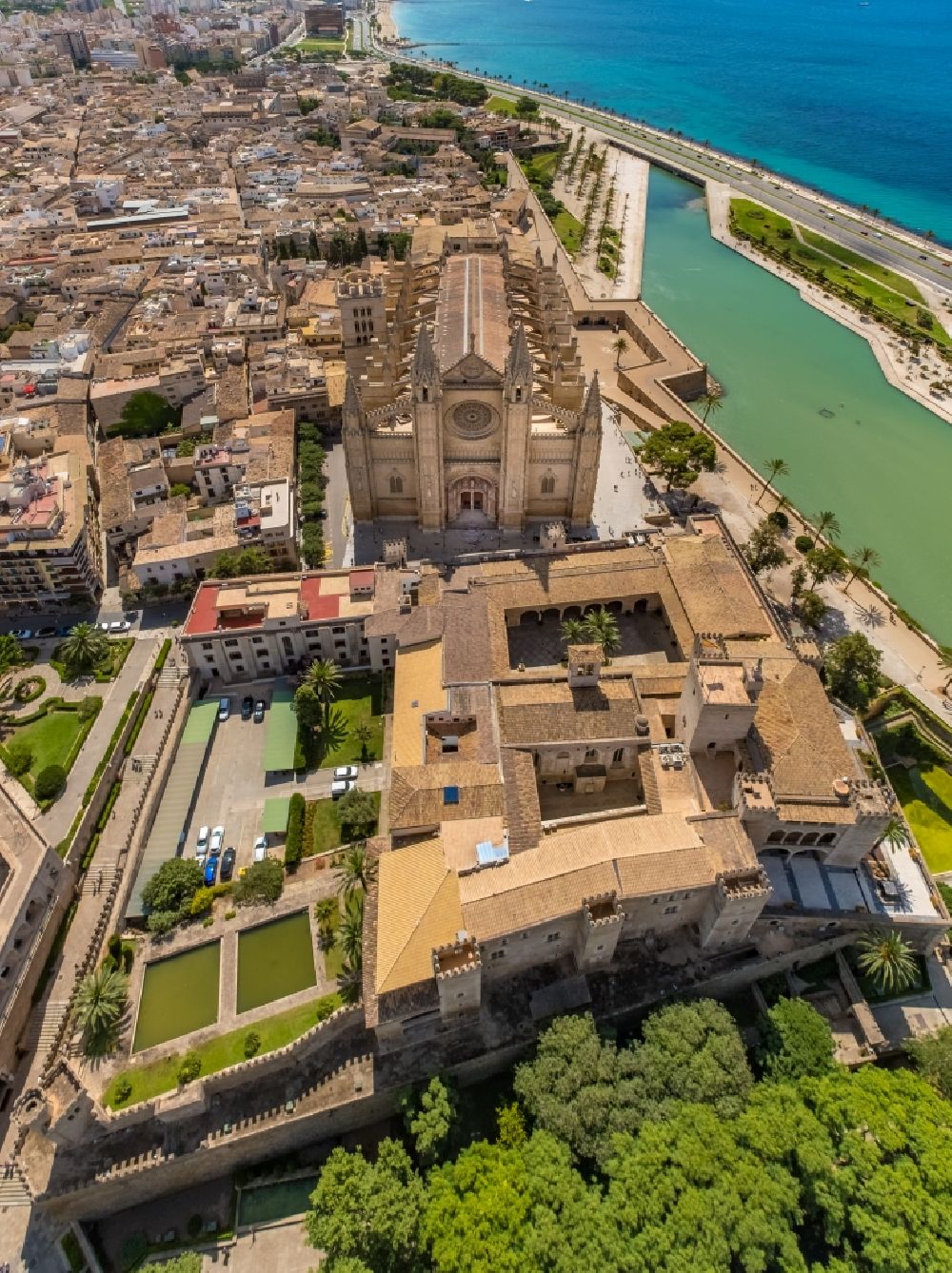 Aerial photograph Palma - Church building of the cathedral of on Placa de la Seu in center of Palma in Balearic island of Mallorca, Spain