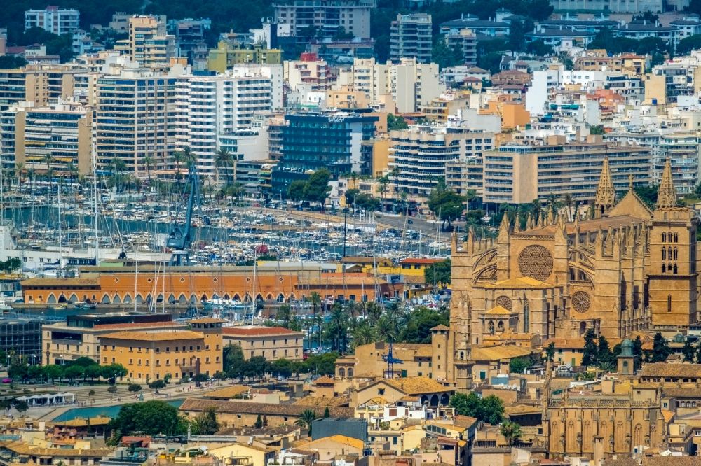Aerial photograph Palma - Church building of the cathedral of on Placa de la Seu in center of Palma in Balearic island of Mallorca, Spain