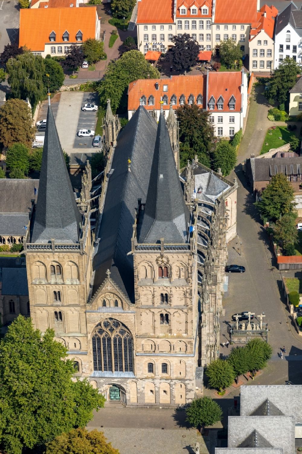 Aerial image Xanten - Church building of the cathedral of Sankt Viktor in Xanten in the state North Rhine-Westphalia, Germany