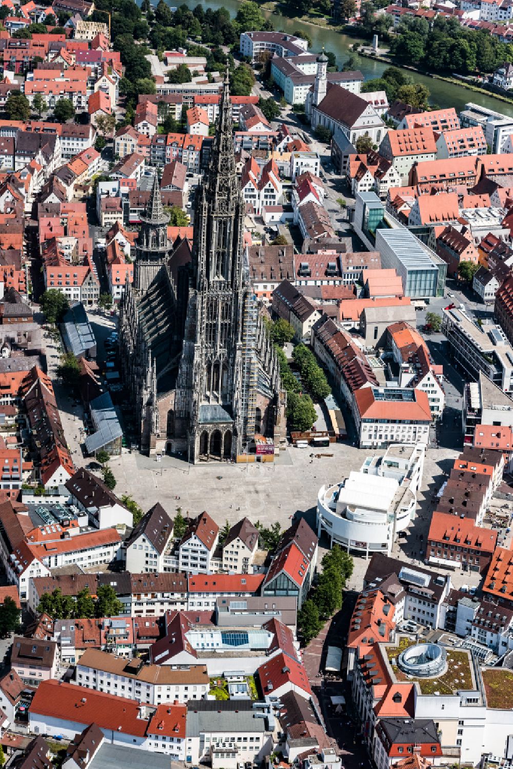 Aerial image Ulm - Church building of the cathedral of Ulmer Muenster on Muensterplatz in Ulm in the state Baden-Wuerttemberg