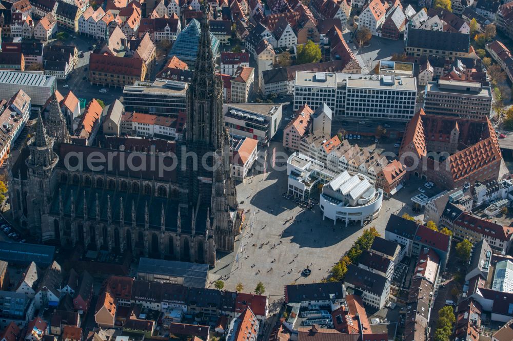 Aerial photograph Ulm - Church building of the cathedral of Ulmer Muenster on Muensterplatz in Ulm in the state Baden-Wuerttemberg