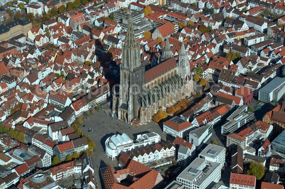 Aerial image Ulm - Church building of the cathedral of Ulmer Muenster on Muensterplatz in Ulm in the state Baden-Wuerttemberg