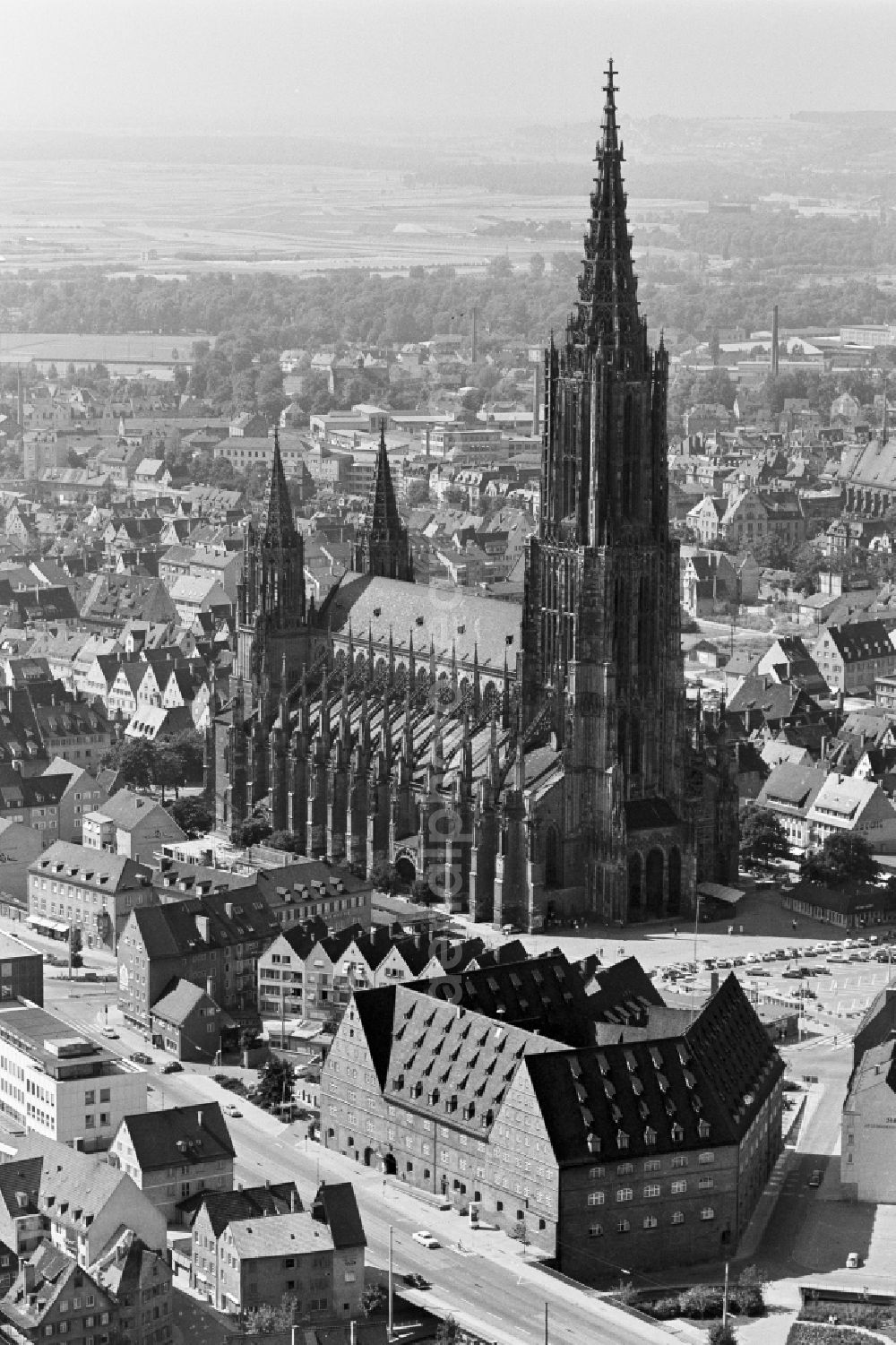 Aerial image Ulm - Church building of the cathedral of Ulmer Muenster in Ulm in the state Baden-Wurttemberg, Germany